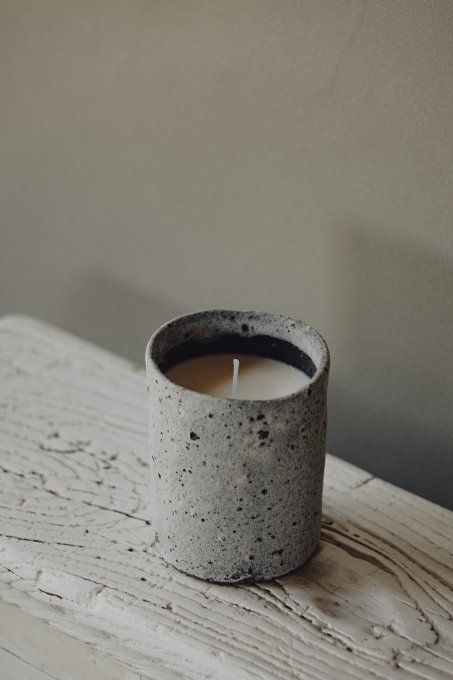 Bougie La Suzanne aux notes de Monoï, Musc et Héliotrope